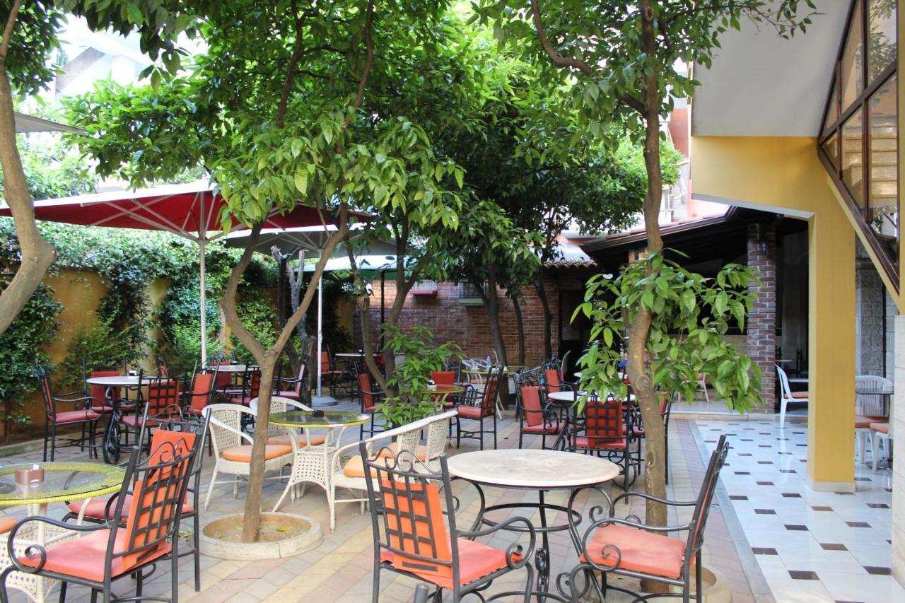Hotel Vila 15 Tirana Exterior foto